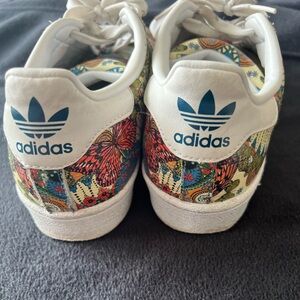 Women’s Adidas size 6 in great condition